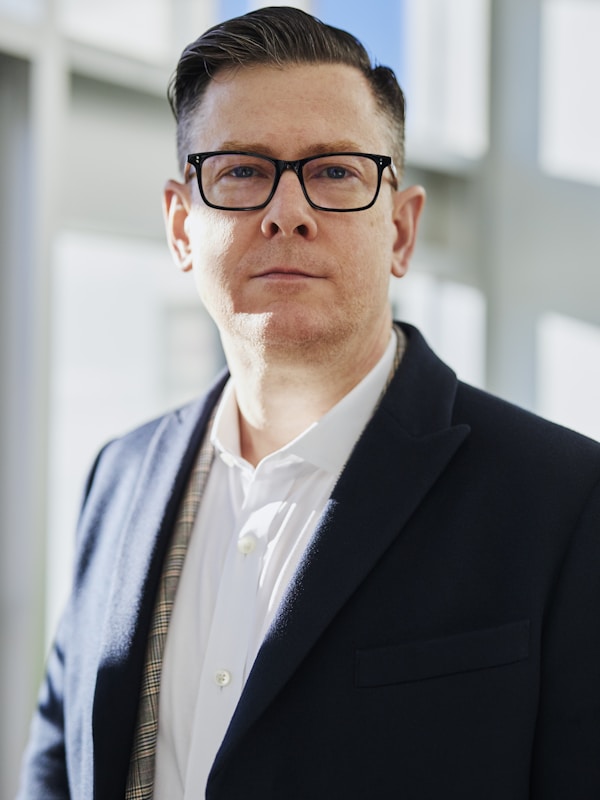 登壇者 佐藤健一のポートレート写真